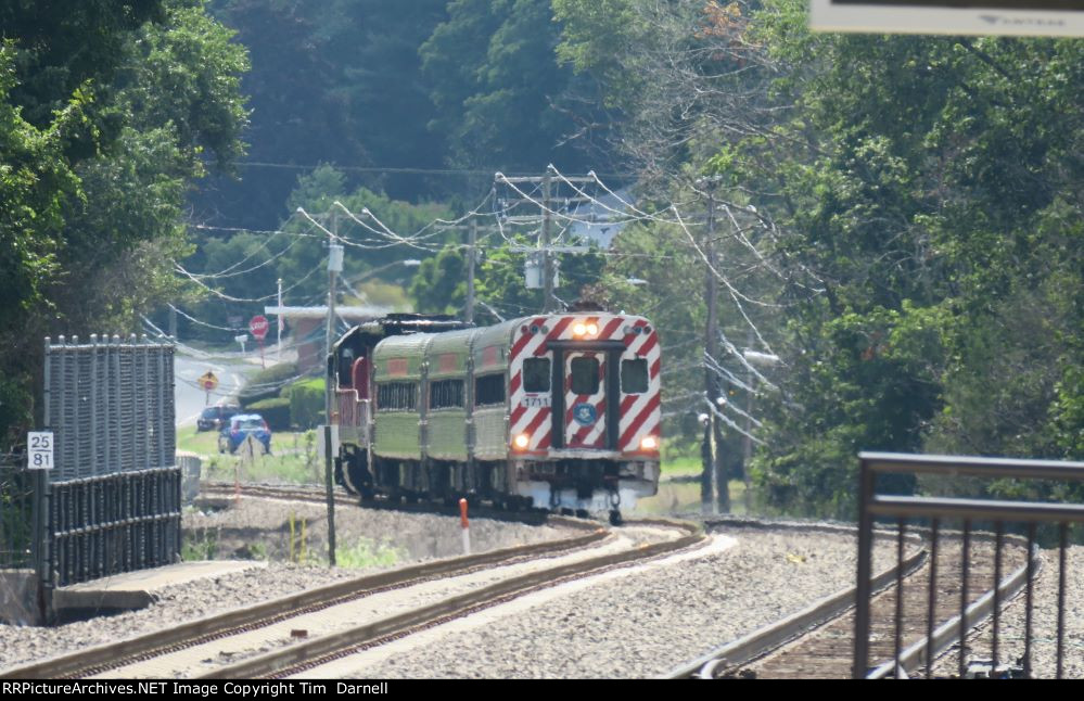 CDOT 1711 arriving on 6454